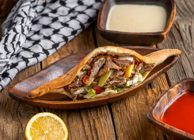 صحن عربي مشكل (لحم ودجاج)