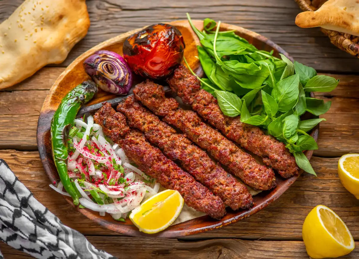 كباب لحم عراقي مشوي على الفحم