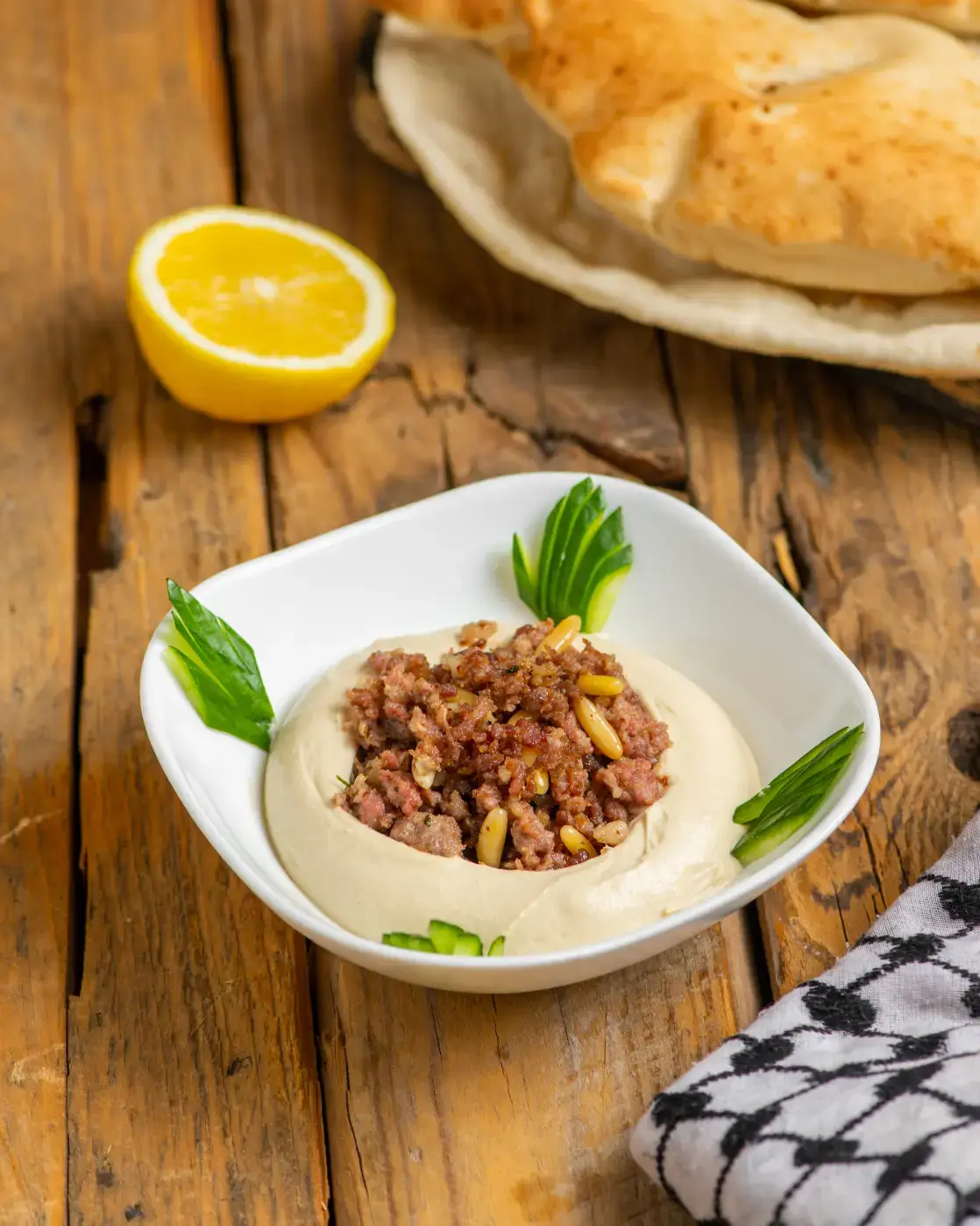 حمص باللحم المتبل