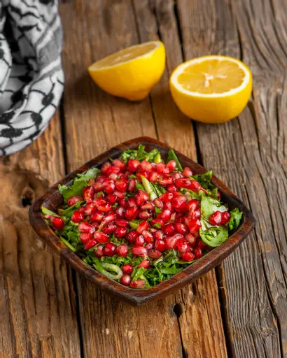 سلطة جرجير ودبس الرمان