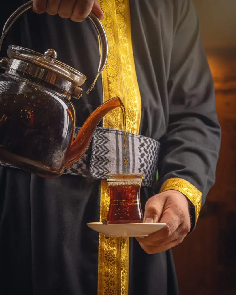 شاي عراقي في استكانة من كهرمانة بغداد